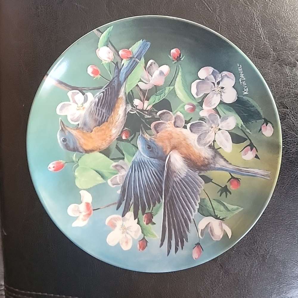 Vintage 1986 Edwin M Knowles, The Bluebird Collector Plate